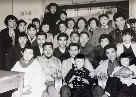 靴下を縫う画像