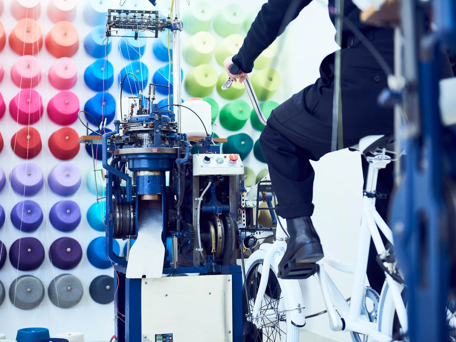 色付き糸の画像