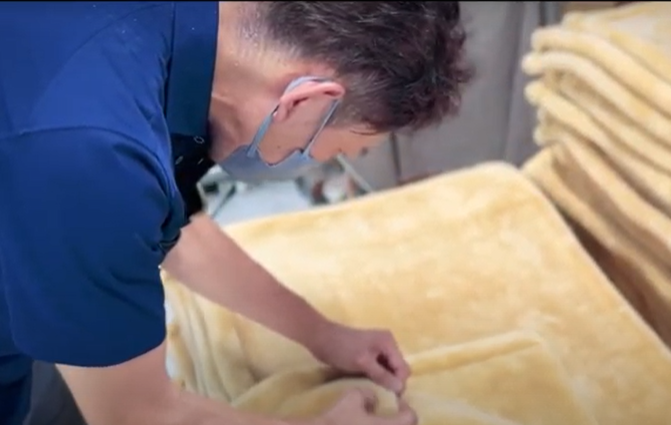 素材を確かめている画像